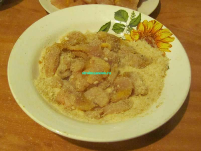 Салат цезарь с курицей и сухариками
Салат цезарь с курицей и сухариками