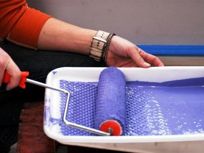 Работа водоэмульсионной краской: как и где использовать Работа водоэмульсионной краской: как и где использовать